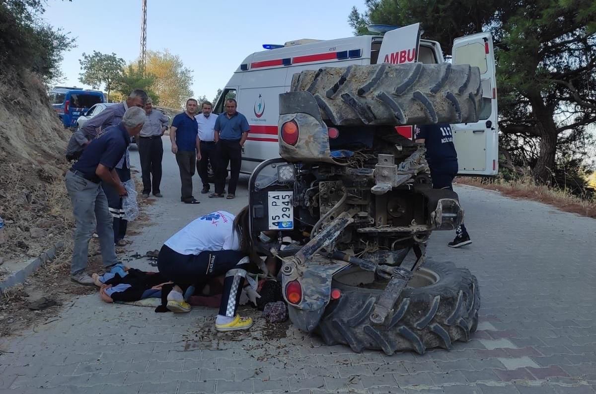 Son dakika haberi: Manisa\'da devrilen traktörün sürücüsü hayatını kaybetti