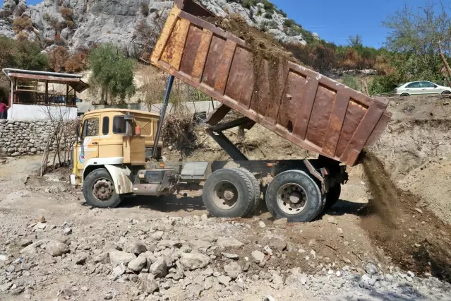 Osmaniye'deki orman yangınında zarar gören evlerin yerine yenisi yapılıyor