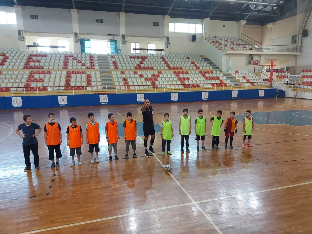 Pamukkale\'de futsal turnuvasının şampiyonu Nur Camisi Kur\'an Kursu oldu