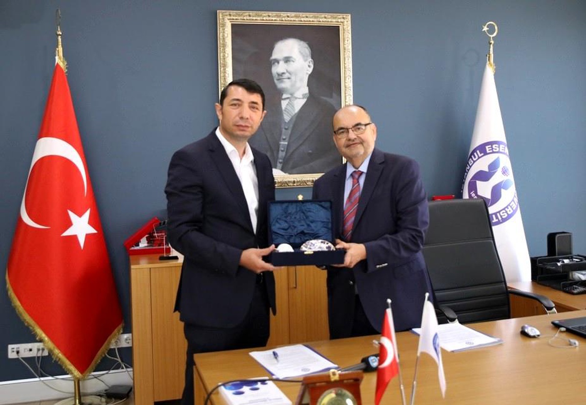 Sağlık çalışanlarına ve lise öğrencilerine akademik destek