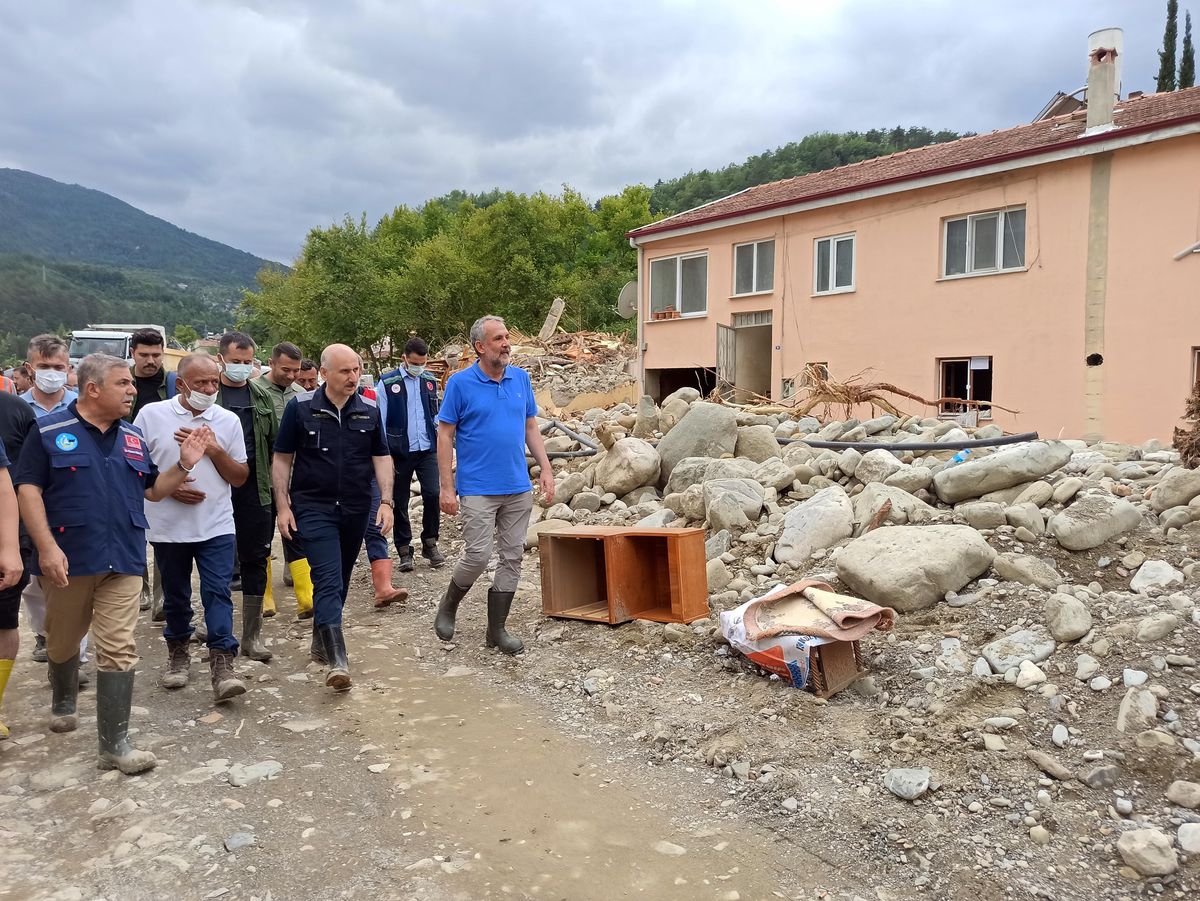 Son dakika haberleri... Ulaştırma ve Altyapı Bakanı Karaismailoğlu, Babaçay köyünde inceleme yaptı