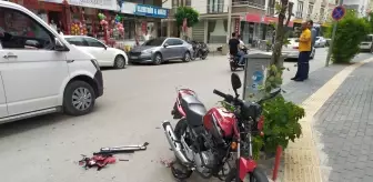 Vezirköprü'de otomobilin çarptığı motosiklet sürücüsü yaralandı