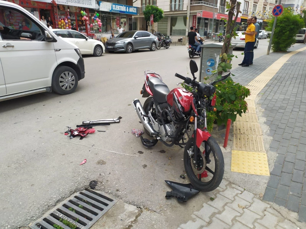 Vezirköprü\'de otomobilin çarptığı motosiklet sürücüsü yaralandı