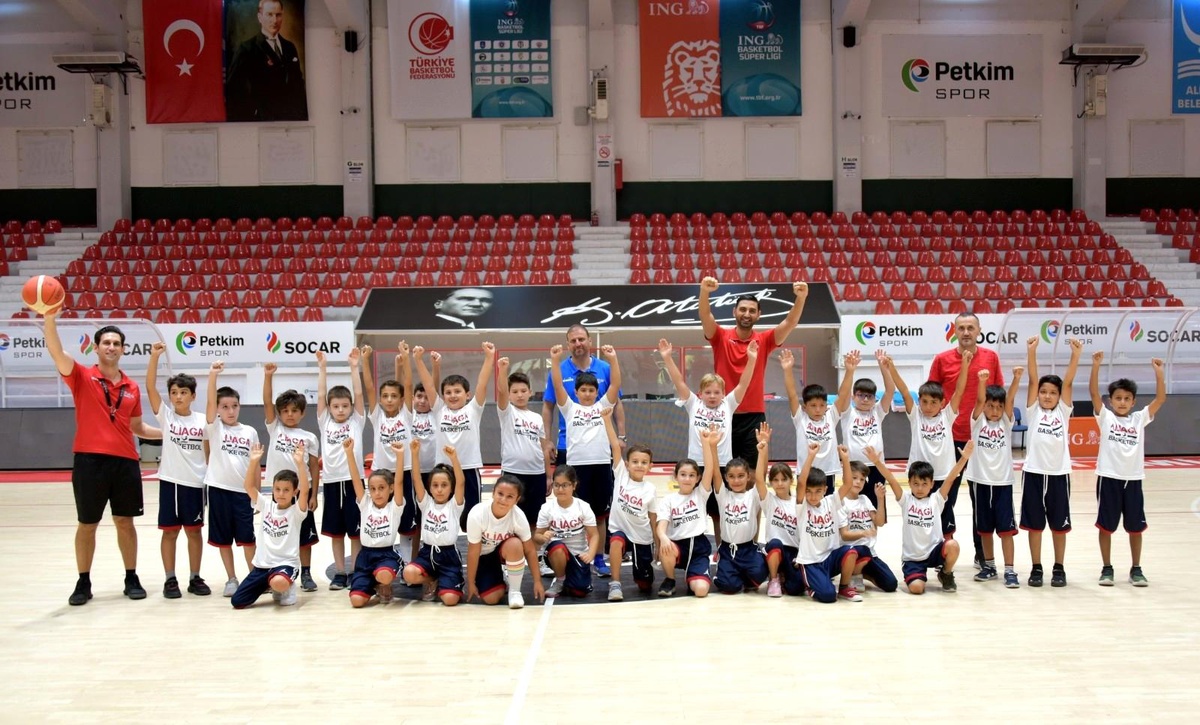 Aliağalı çocuklar, yaz tatillerini spor yaparak değerlendirdi