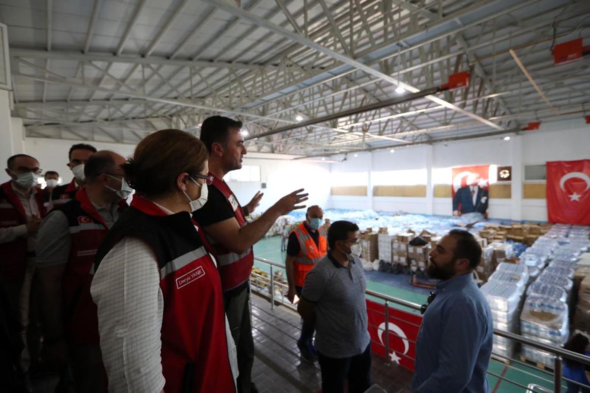 Bakanımız Derya Yanık: "Ayni Bağış Depolarımıza şu ana kadar 1 milyon adedin üzerinde ürün ulaştı"