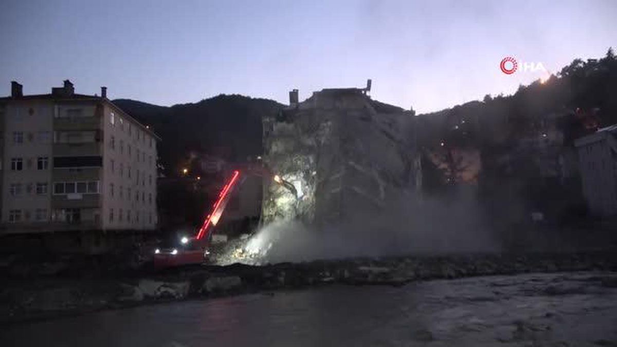 Batı Karadeniz\'de sel afetinde acil yıkılacak 137 bina bulunuyor