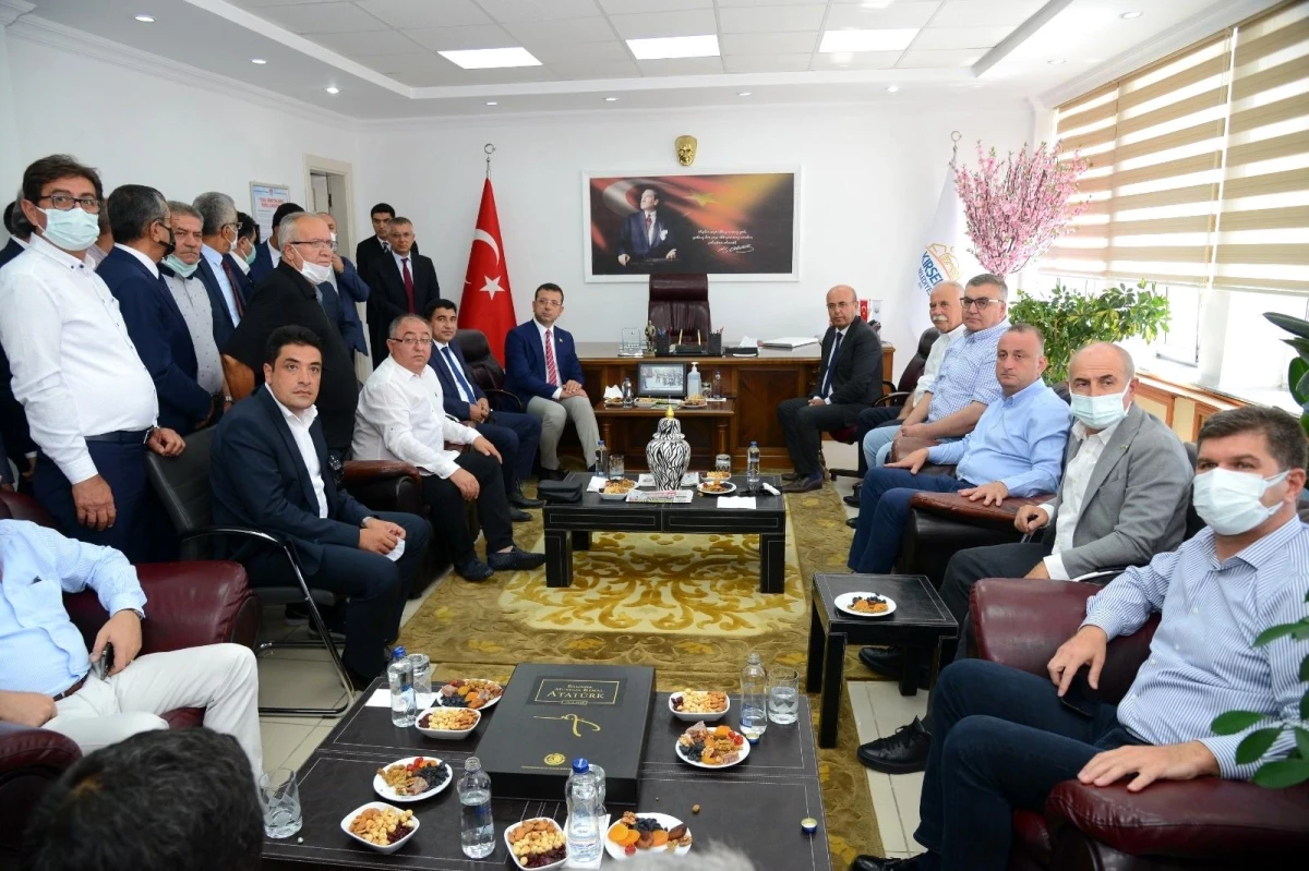 Ekicioğlu, CHP\'li Belediye Başkanlarını ağırladı