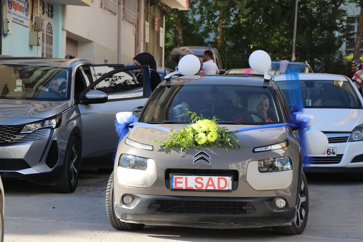 Elazığ\'da dezavantajlı ailelerin çocuklarına sünnet düğünü yapıldı