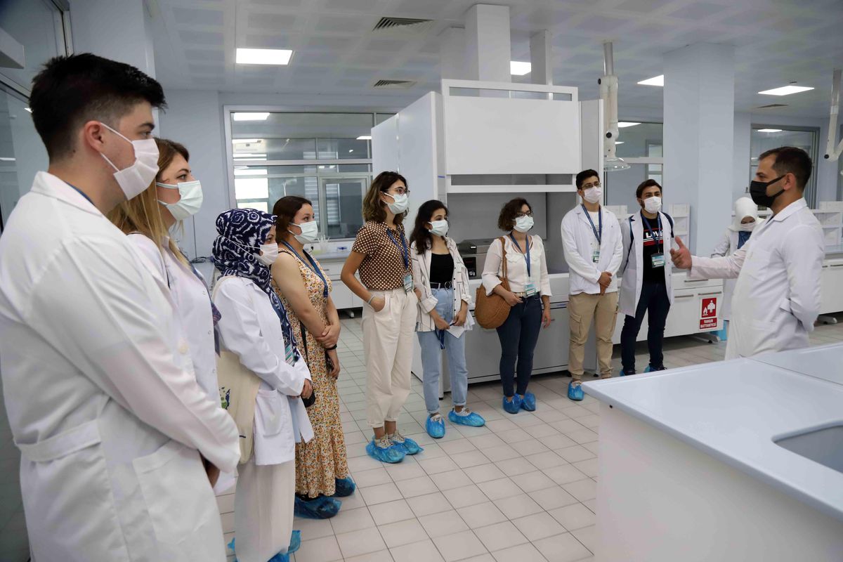 Fen Bilimleri öğretmenleri Kocaeli\'de İSU Laboratuvar Merkezi\'ni ziyaret etti