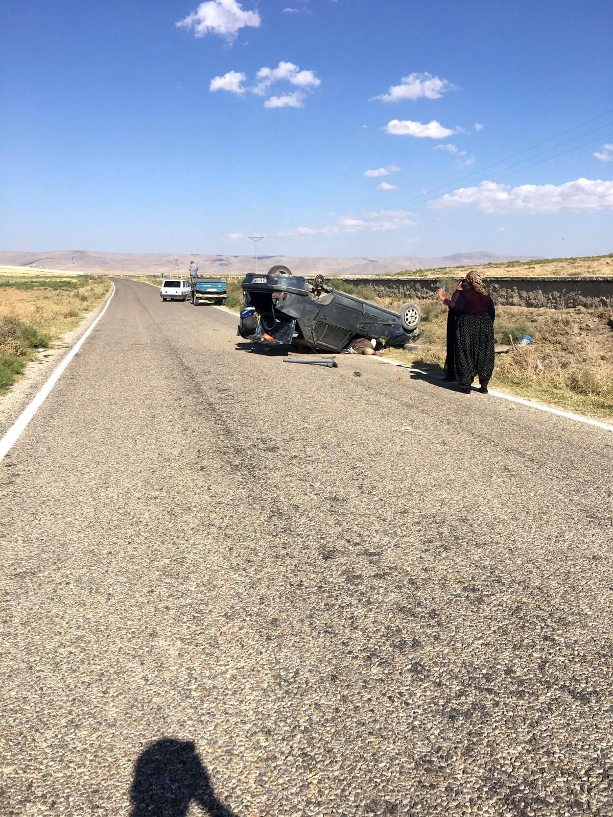 Kontrolden çıkarak devrilen otomobilde sürücü öldü, 1 kişi de yaralandı