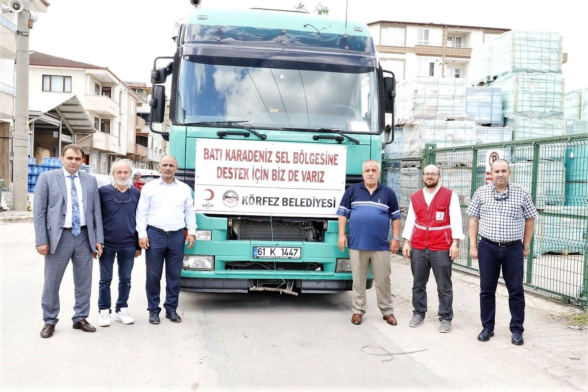 Son dakika haberi: Körfez\'den sel bölgesine bir tır dolusu yardım malzemesi