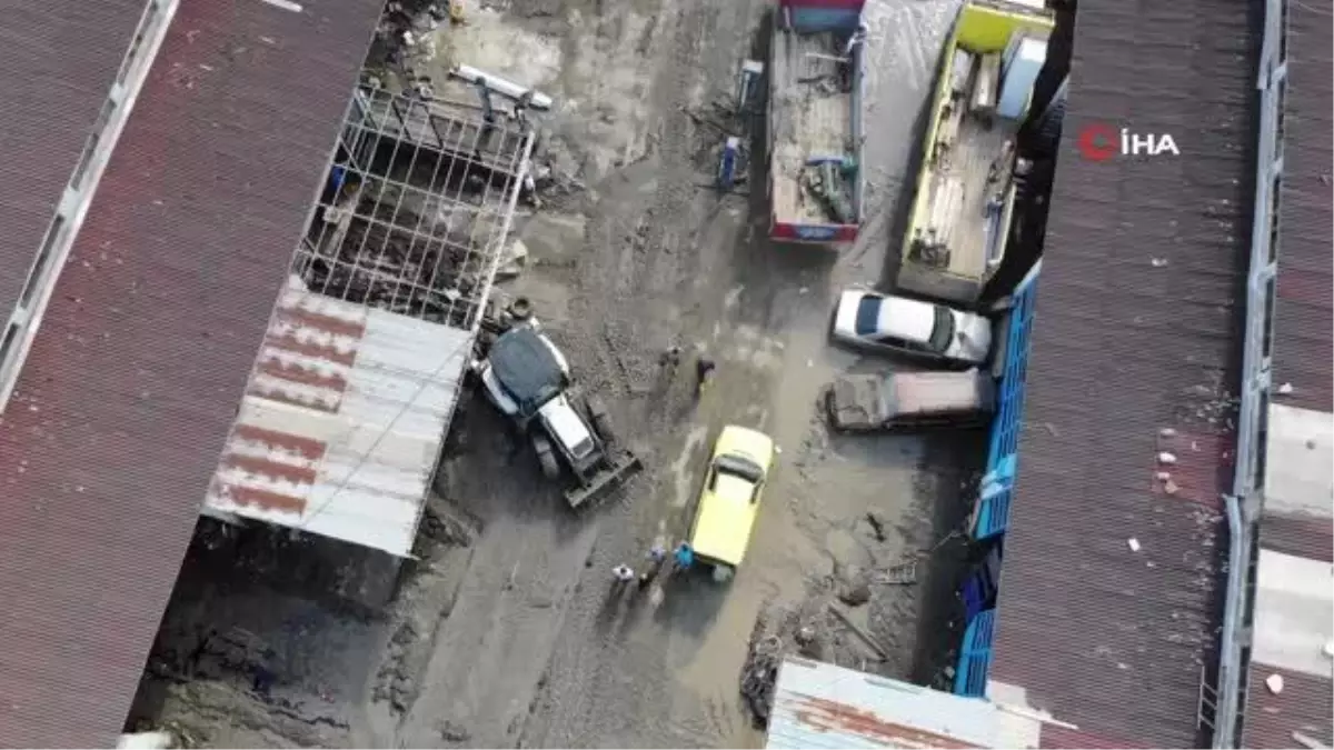 Kurtarabildikleri eşyaları sırtlayarak ekmek teknelerini terk ettiler