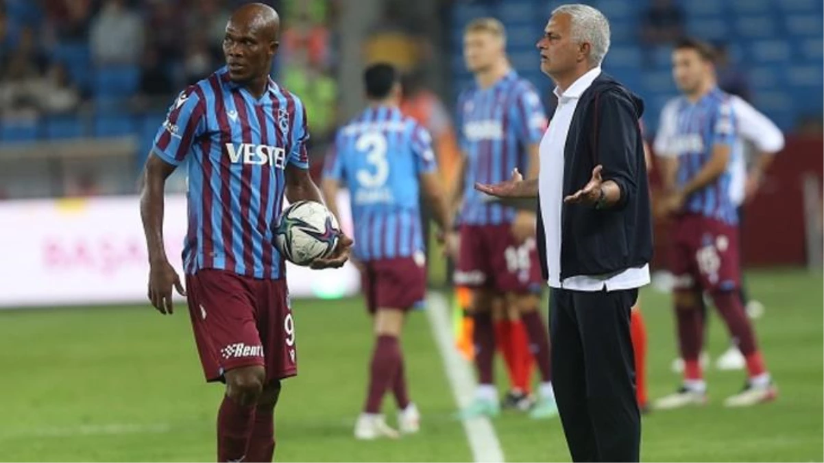 Trabzonsporlu Nwakaeme\'nin, Karsdorp\'u tam 12 kez çalımlaması Jose Mourinho\'yu çileden çıkarttı.