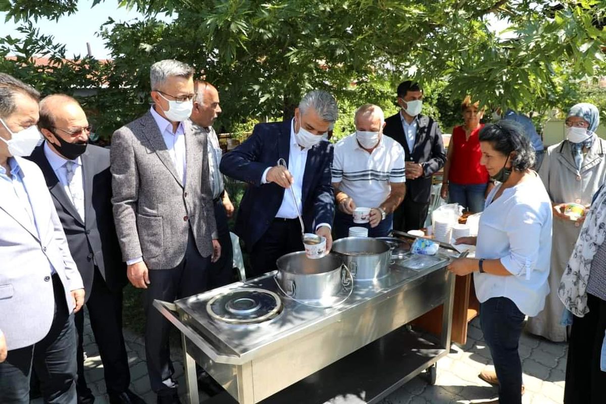 Sayın Valimiz, Aşure Dağıtım Programına Katıldı