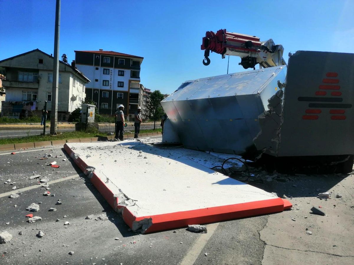 Trafo vinçten düştü, faciadan dönüldü