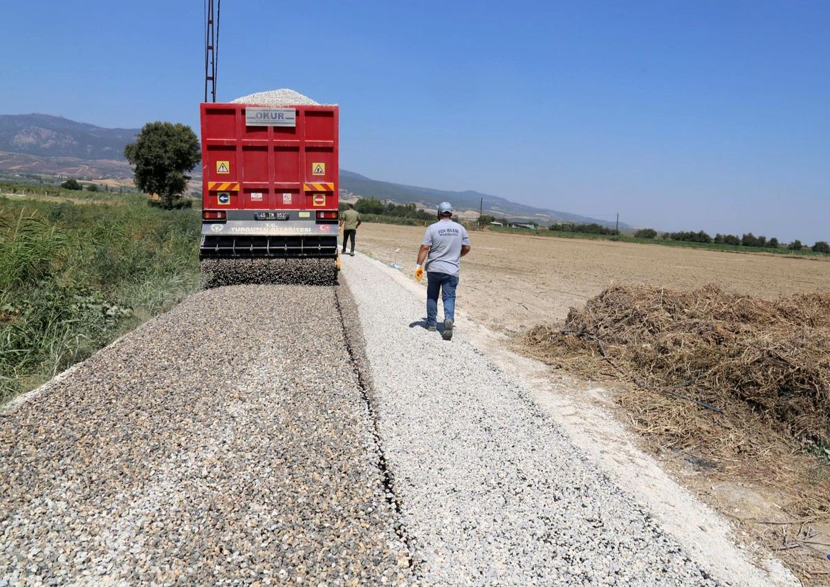 Turgutlu\'da yollar yenileniyor