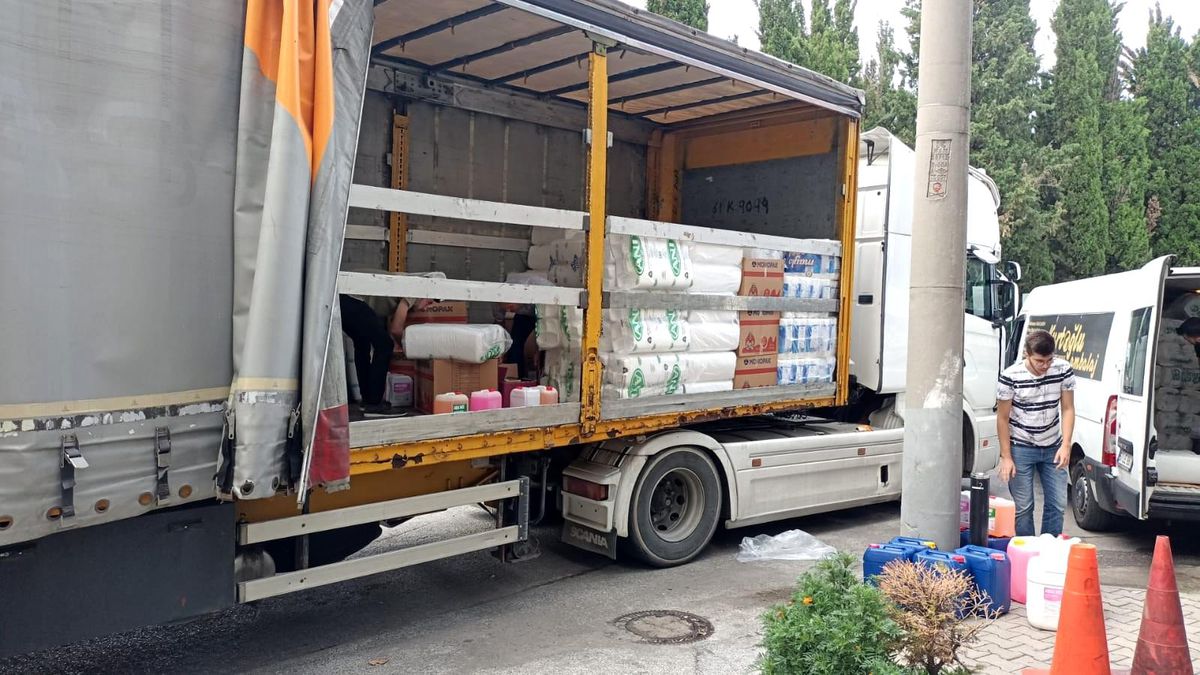 Yardım tırı dualarla yola çıktı