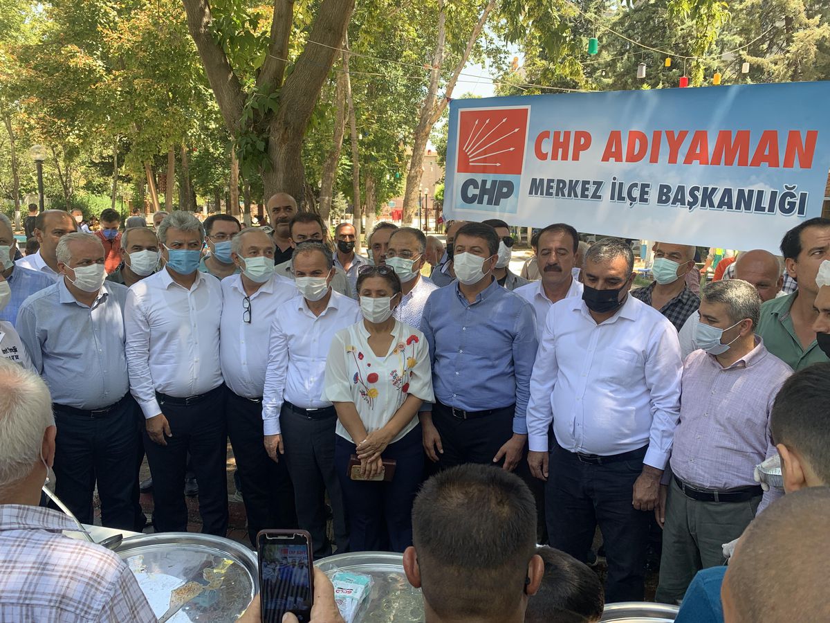 Adıyaman\'da muharrem ayı dolayısıyla vatandaşlara aşure ikram edildi