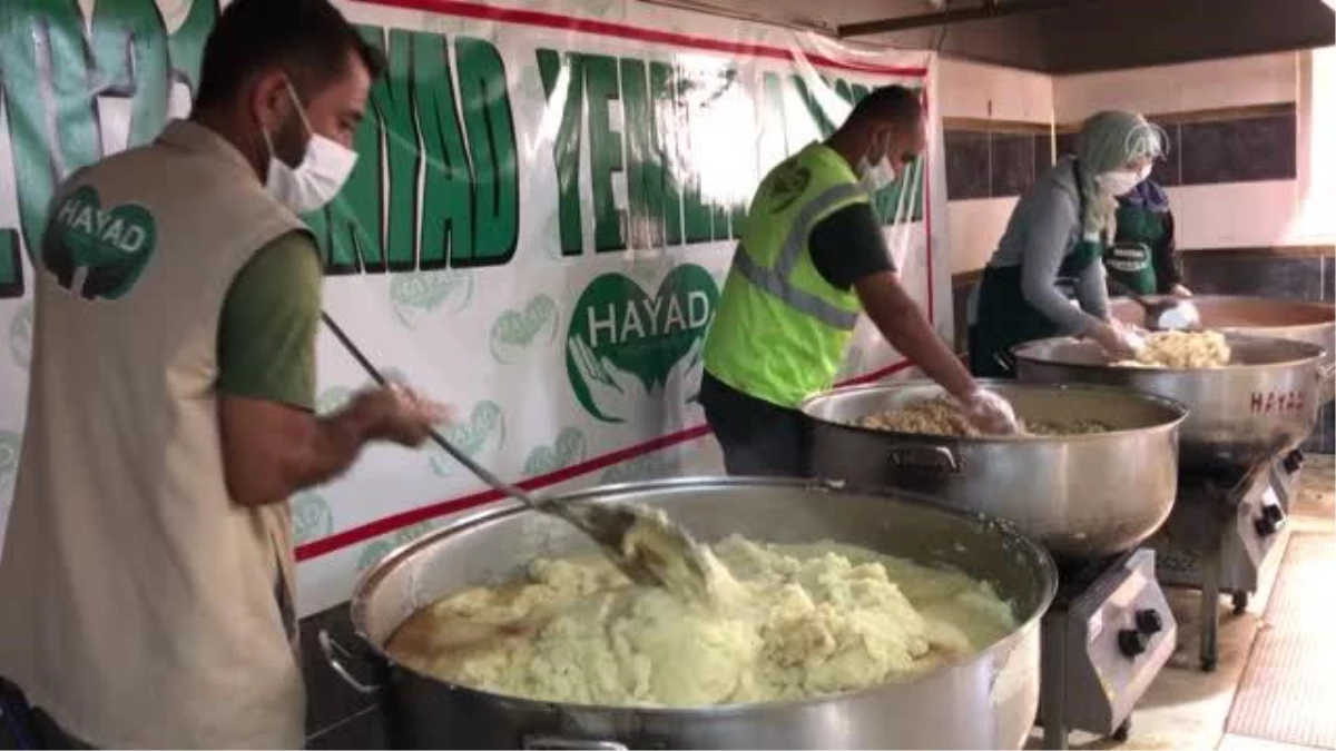 Afrin bölgesindeki ihtiyaç sahiplerine, her gün sıcak yemek yardımı yapılıyor