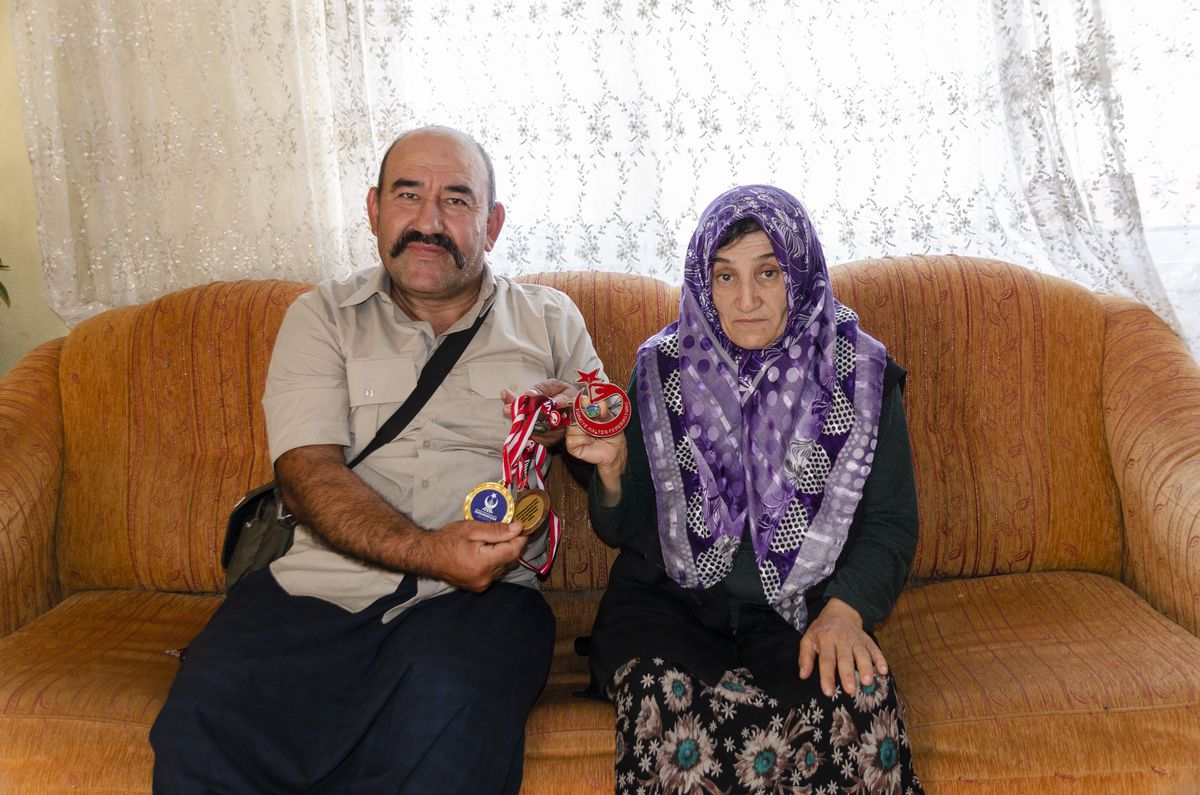Avrupa şampiyonu halterci Yasin Erdoğan\'ın evinde madalya sevinci