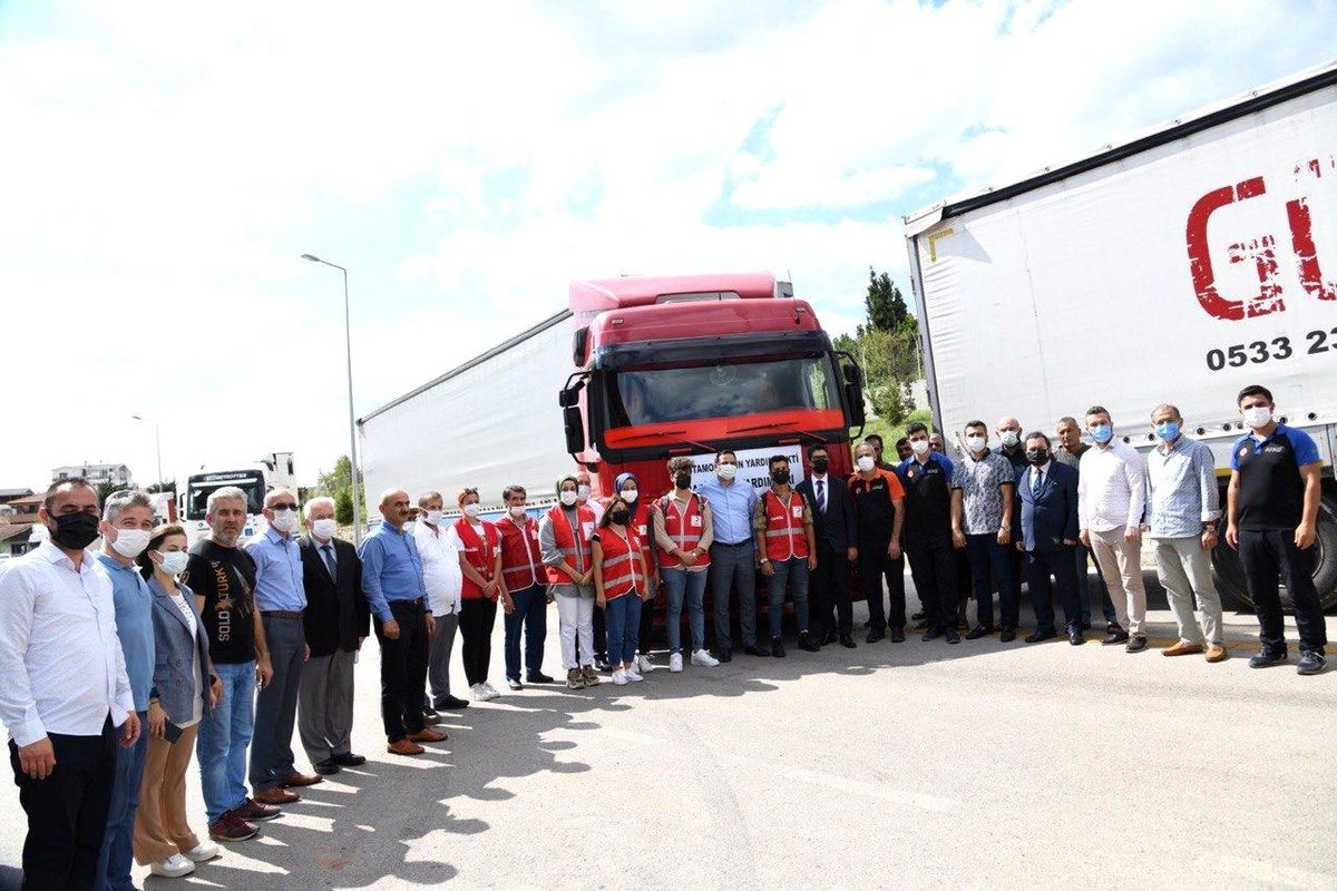 Başiskele\'den sel bölgesine 6 tır yardım gönderildi