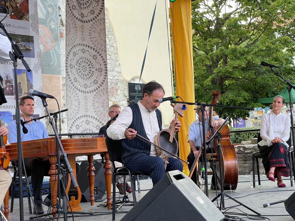 Budapeşte\'de Türk Cumhuriyetleri\'nin bağımsızlığının 30. yılı dolayısıyla "Türk Dünyasından Esintiler" konseri