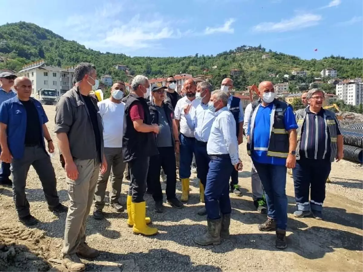 Enerji ve Tabii Kaynaklar Bakanı Dönmez, afet bölgesinde incelemelerde bulundu