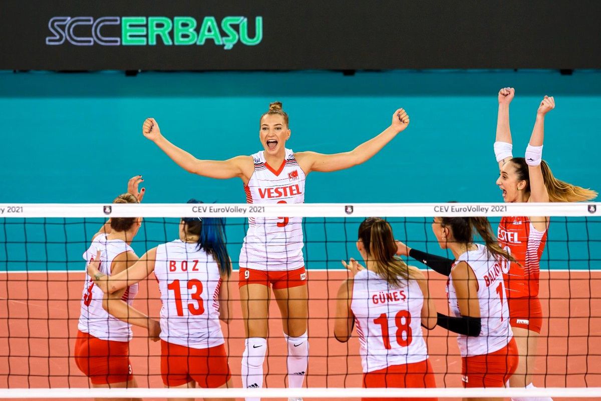 A Milli Kadın Voleybol Takımı, CEV Avrupa Voleybol Şampiyonası D Grubu\'ndaki 3. maçında İsveç\'i 3-0 mağlup ederek 3\'te 3 yaptı.