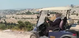 Filistinli Nefise Huveys, hasret kaldığı Mescid-i Aksa yolcularını 'tuk tuk' aracıyla taşıyor (2)