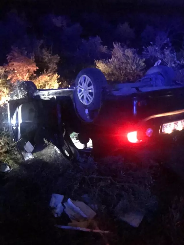 Hatay'da kontrolden çıkan otomobil bahçeye uçtu Hatay'da kontrolden çıkan otomobil bahçeye uçtu
