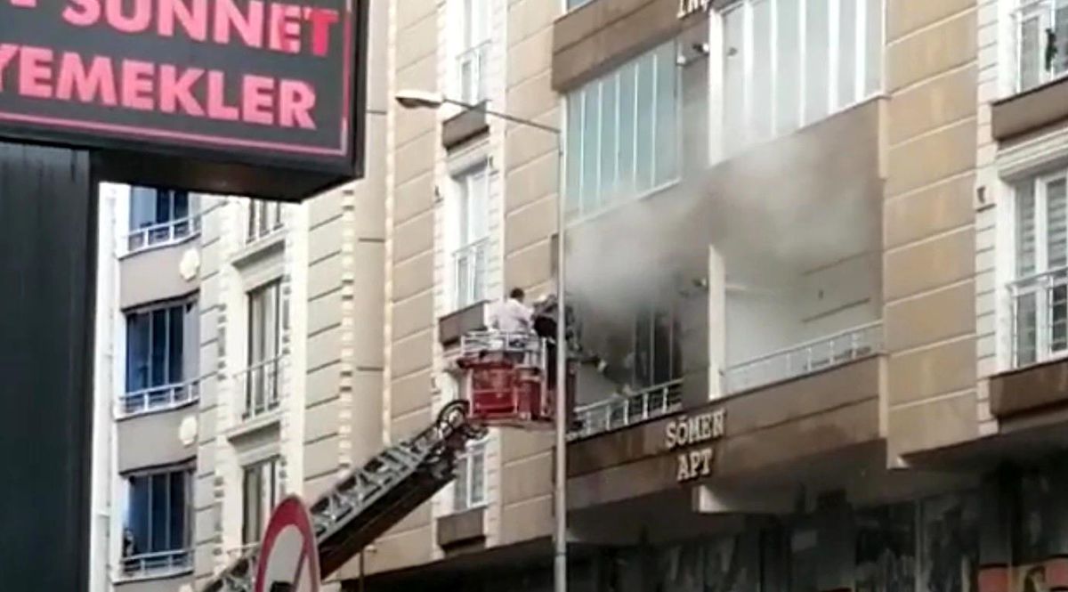 Son dakika 3. sayfa: Kars\'ta apartmanda çıkan yangın korkuttu