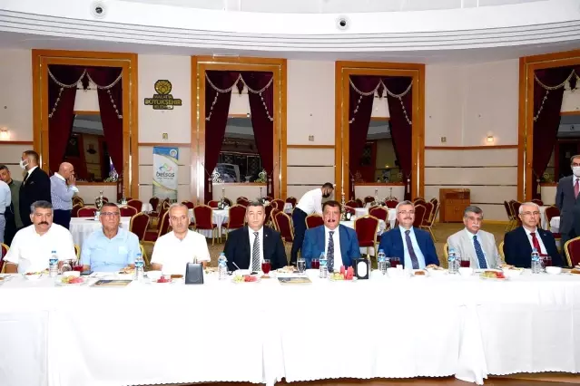 'Kayısının Malatya ekonomisine katkısı' konferansı yapıldı 'Kayısının Malatya ekonomisine katkısı' konferansı yapıldı