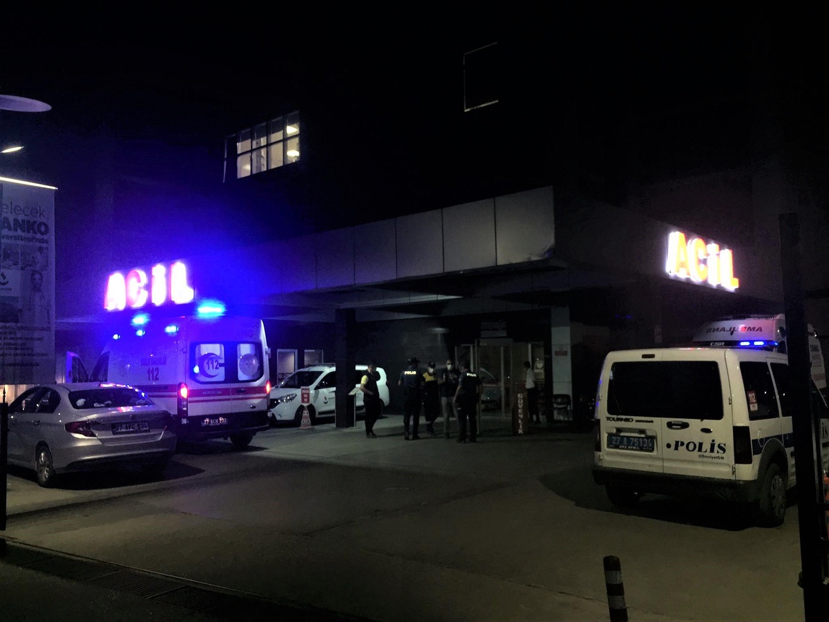 Son dakika! Maçta fenalaşan Beşiktaşlı futbolcu N\'Sakala, hastaneye kaldırıldı