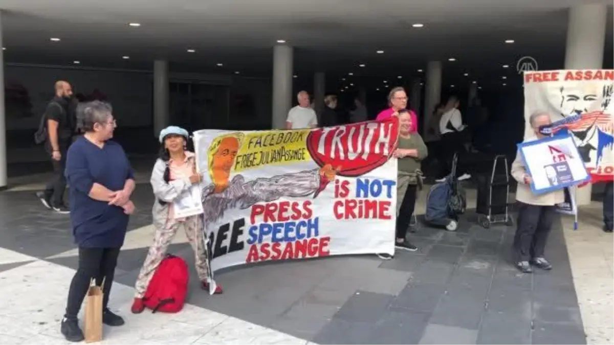 STOCKHOLM - Julian Assange destekçileri İsveç\'te protesto gösterisi düzenledi