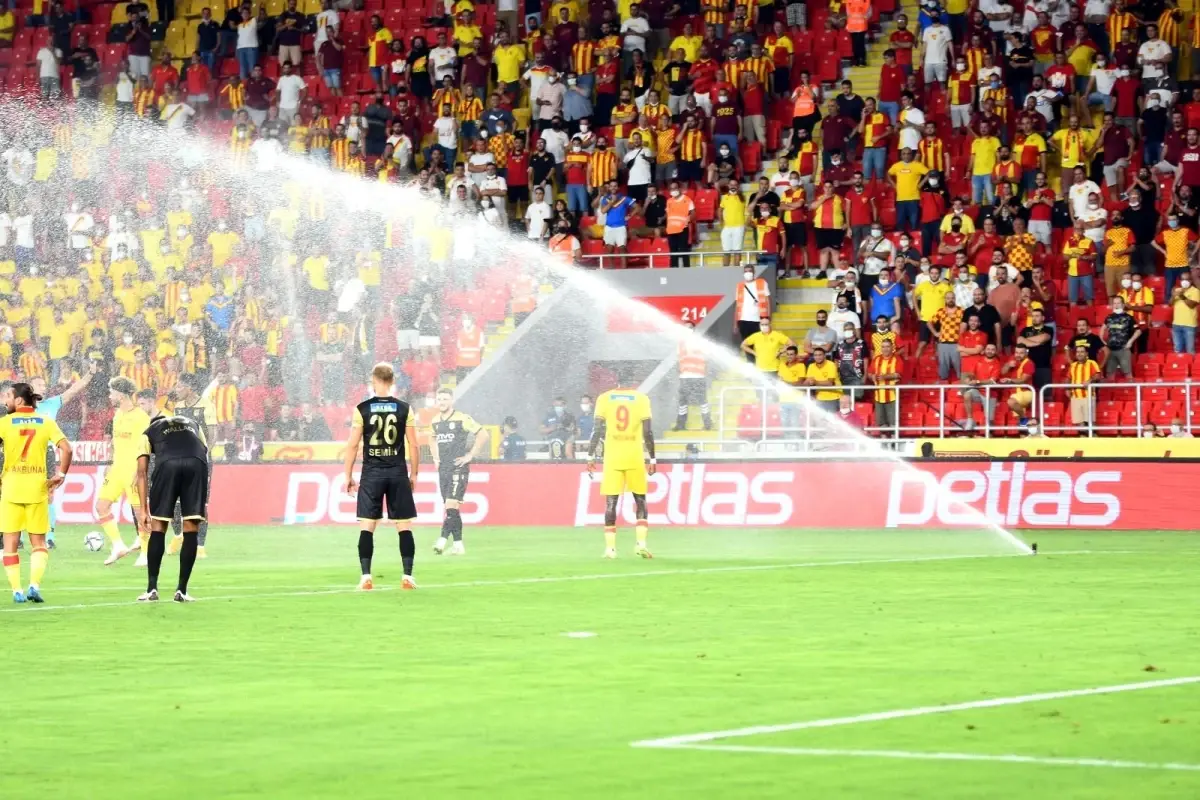 Süper Lig: Göztepe: 0 Yeni Malatyaspor: 0 (İlk yarı)