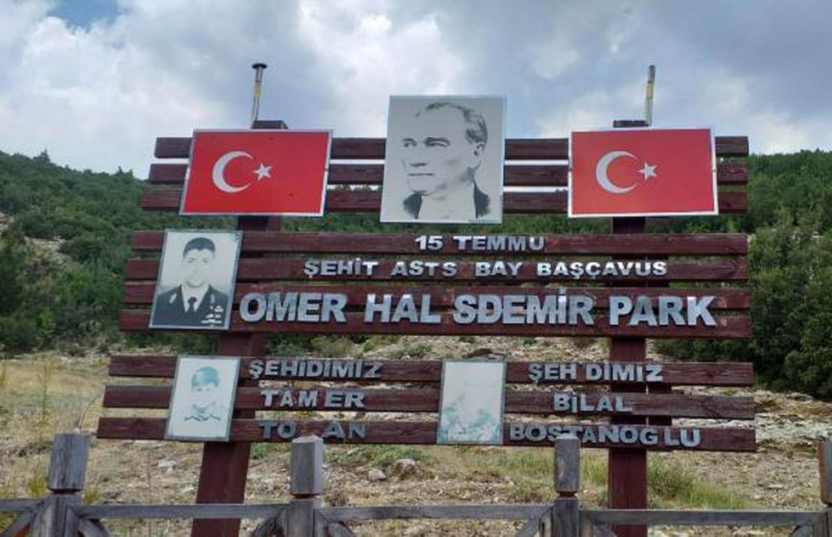 Büyük ayıp! Türk bayrağına silahla ateş edilerek zarar verildi