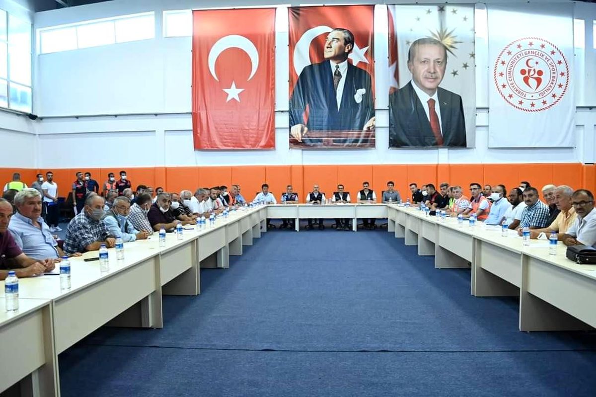 Son dakika haberleri | Türkeli\'de iki bakan, muhtarlarla değerlendirme toplantısı gerçekleştirdi