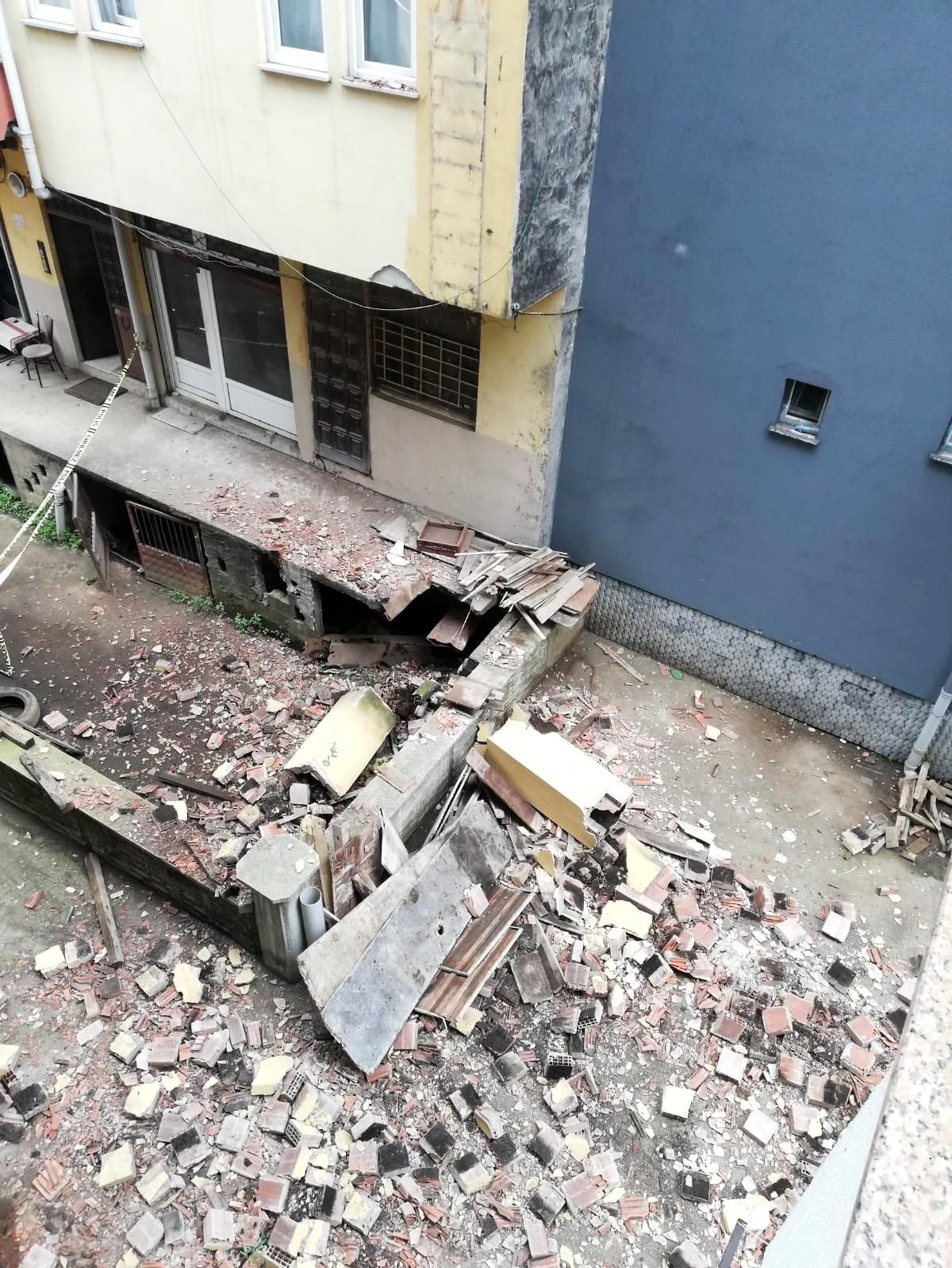 Artvin\'de şiddetli rüzgar bir apartmanın bacasının yıkılmasına sebep oldu