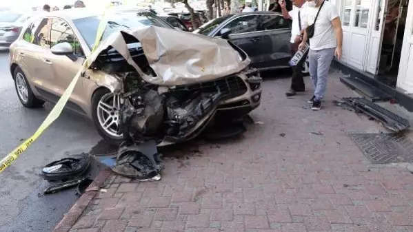 BAĞDAT CADDESİ'NDEKİ KAZA GÜVENLİK KAMERASINDA