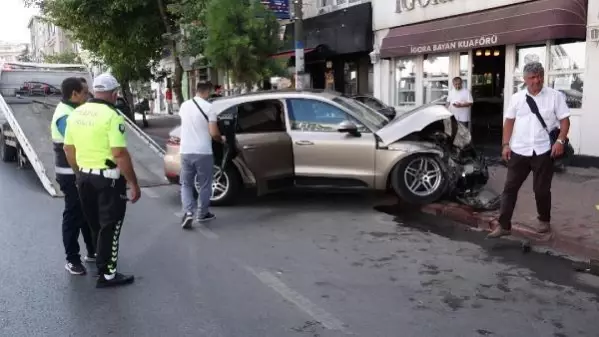 BAĞDAT CADDESİ'NDEKİ KAZA GÜVENLİK KAMERASINDA