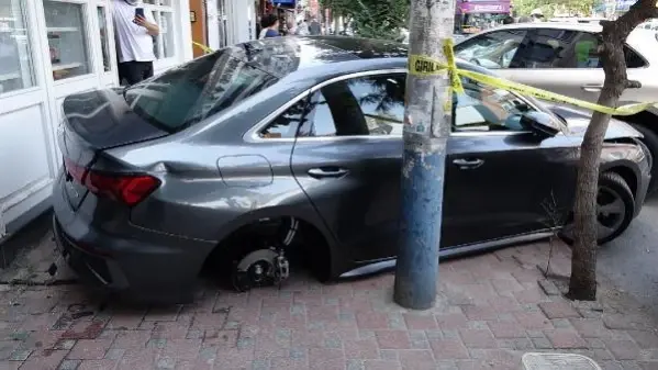 BAĞDAT CADDESİ'NDEKİ KAZA GÜVENLİK KAMERASINDA