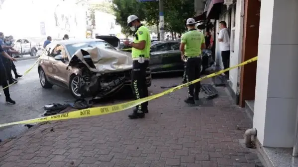 BAĞDAT CADDESİ'NDEKİ KAZA GÜVENLİK KAMERASINDA