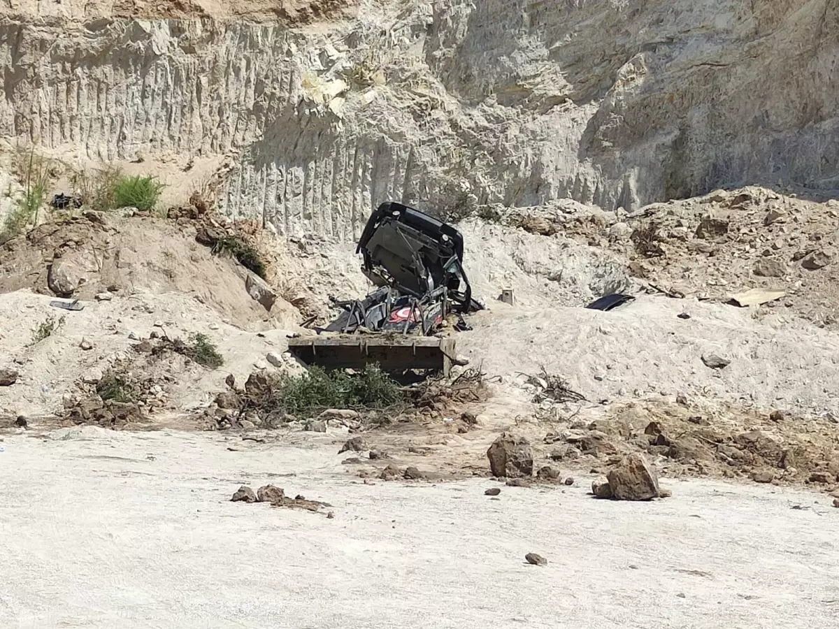 Çanakkale\'de göçük altında kalan kepçe operatörü yaşamını yitirdi