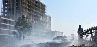 Demir kesen işçi fabrika bahçesini yaktı