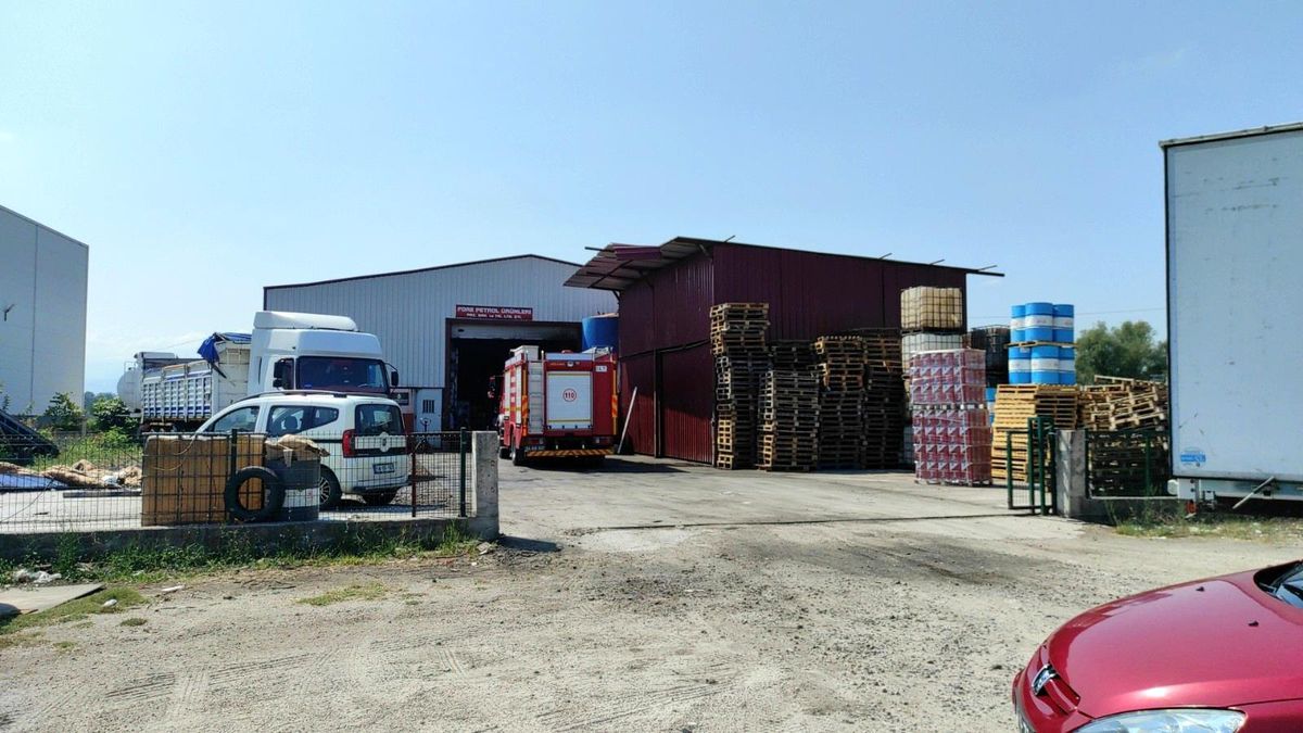 Enerji ve petrol ürünleri üreten fabrikada yangın çıktı