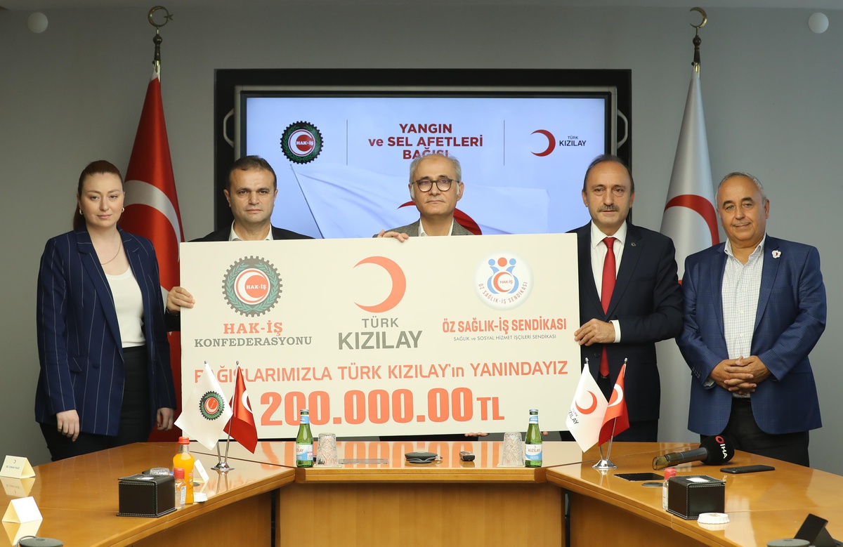 Hak-İş selzedeler için Türk Kızılaya bağışta bulundu