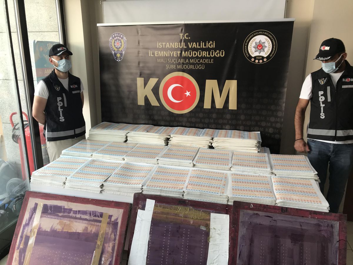Son dakika haberleri! İstanbul\'da düzenlenen "sahte bandrol" operasyonunda 3 şüpheli yakalandı