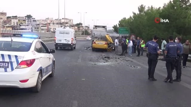 İzmir'de ticari taksi tıra ok gibi saplandı: 1 ölü, 2 yaralı