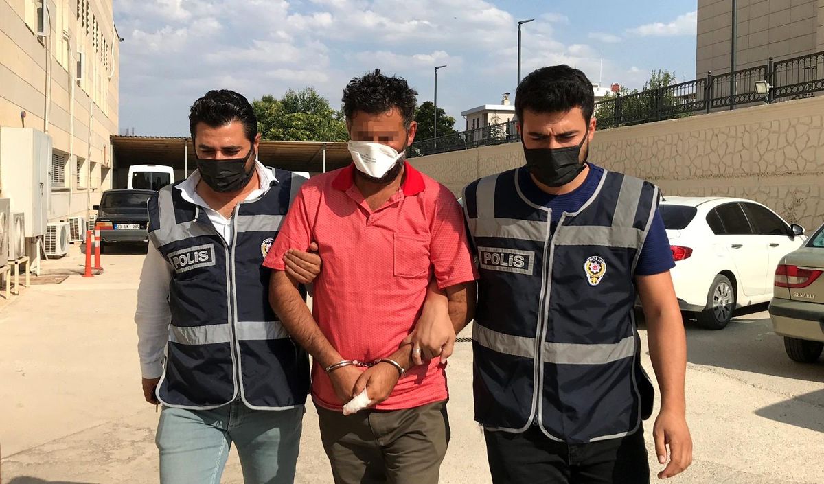 Karısına laf attığını iddia ettiği kişiyi bıçaklayarak öldüren şüpheli adliyeye sevk edildi