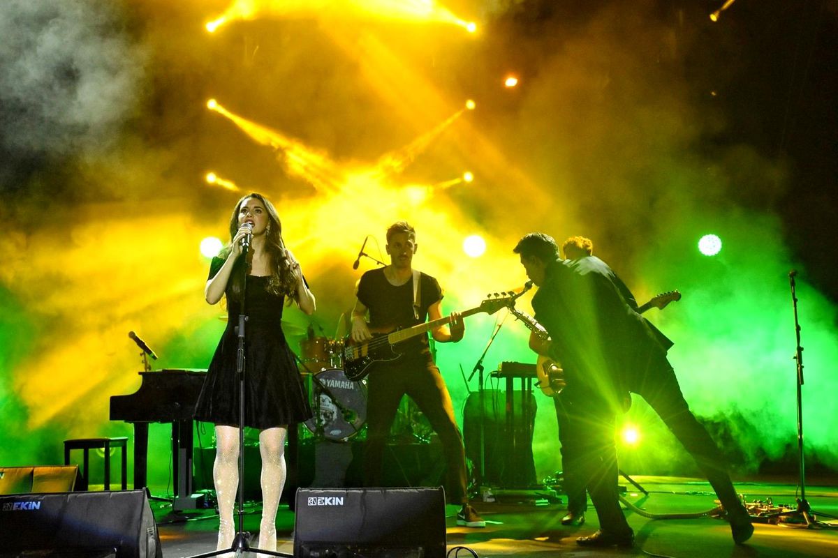 Karsu: "Sahne kıyafetimi bit pazarından aldım"
